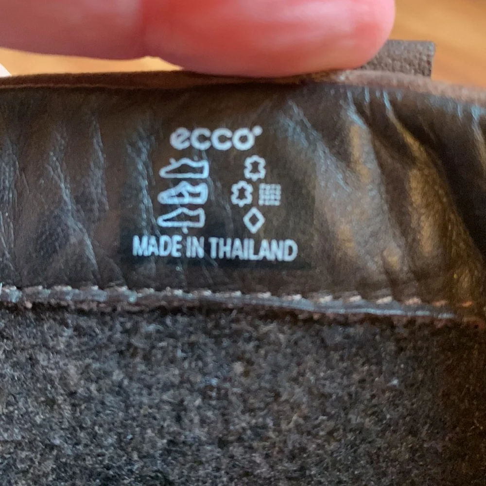 Ecco size 11 waterproof brown leather gore-tex Chelsea inner zip short boots EUC